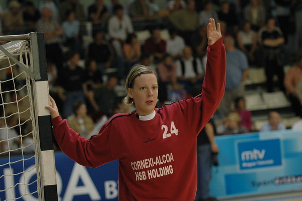fekete_csilla_b_sugartimi_kezilabakapuskepzes_corni257.jpg
